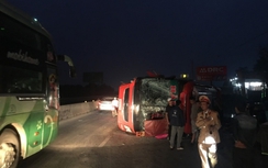 Báo cáo vụ xe khách bị lật, 13 người bị thương